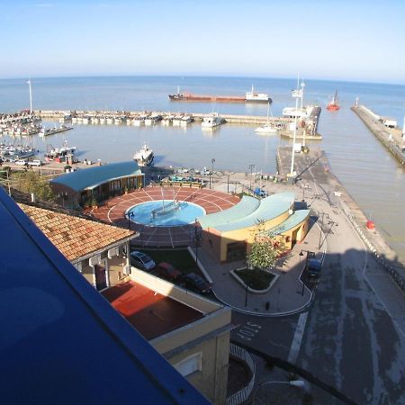 Residence Darsena Каттоліка Екстер'єр фото