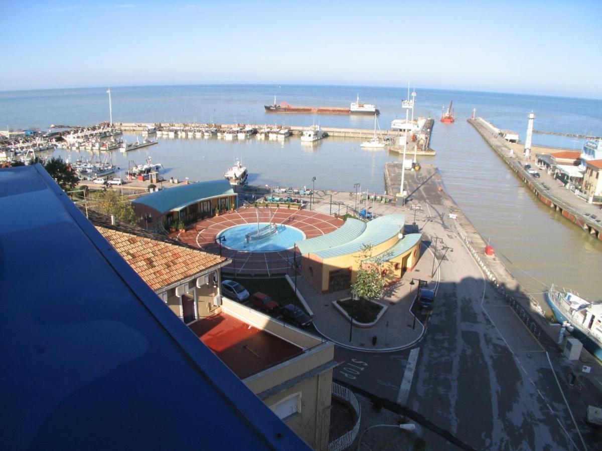Residence Darsena Каттоліка Екстер'єр фото
