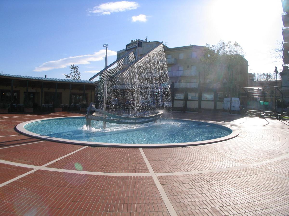 Residence Darsena Каттоліка Екстер'єр фото